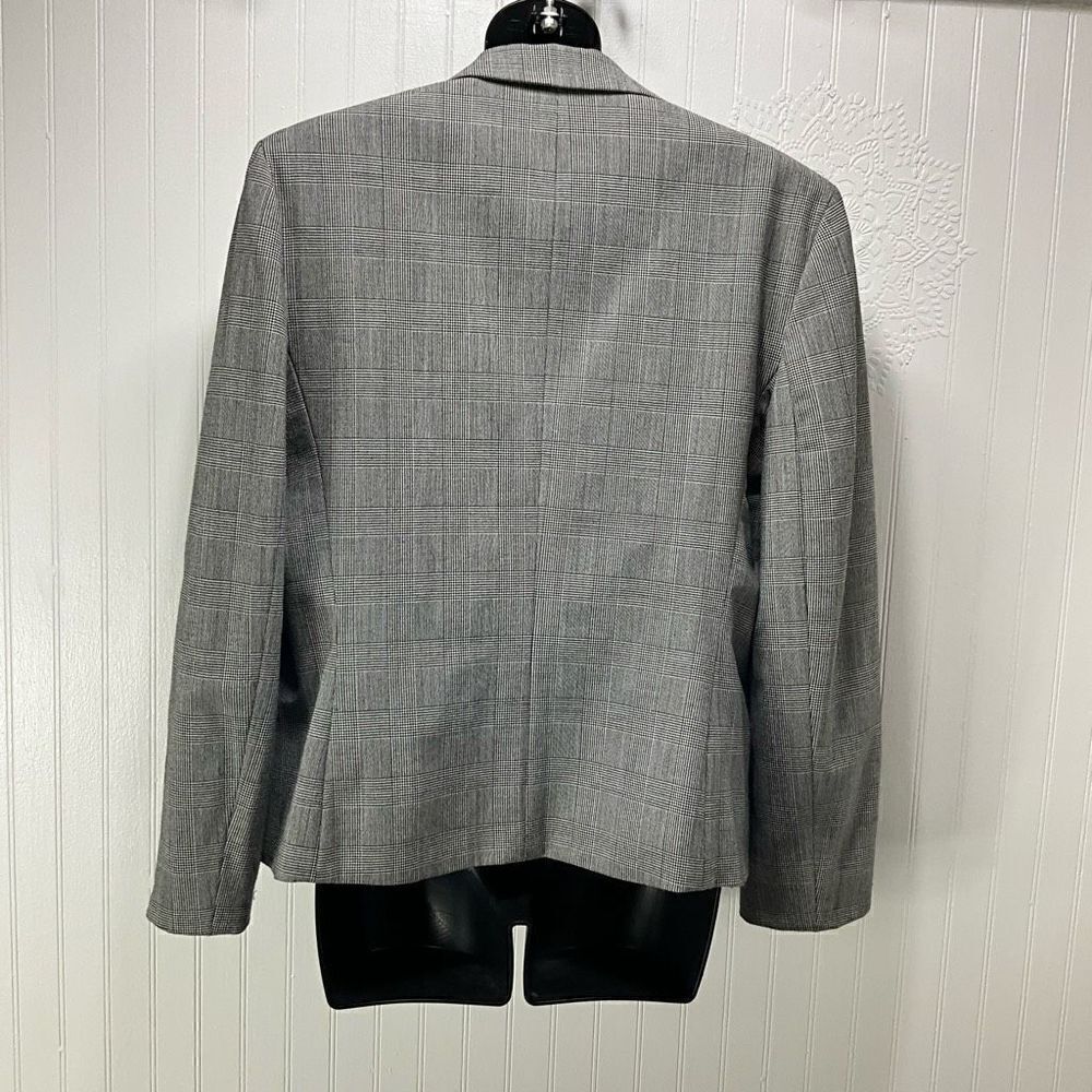 Vintage Neimanmarcus Wool Blend Blazer — image 3 of 5